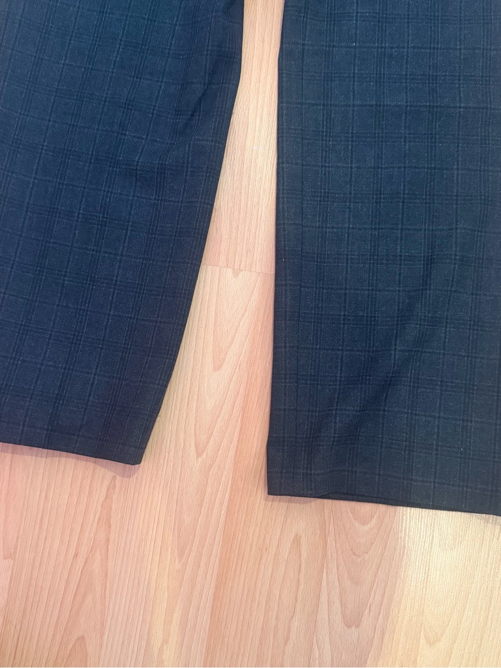 Aritzia Effortless Pant Trousers Dark Grey Plaid (NWT) high rise regular length - Picture 4 of 16